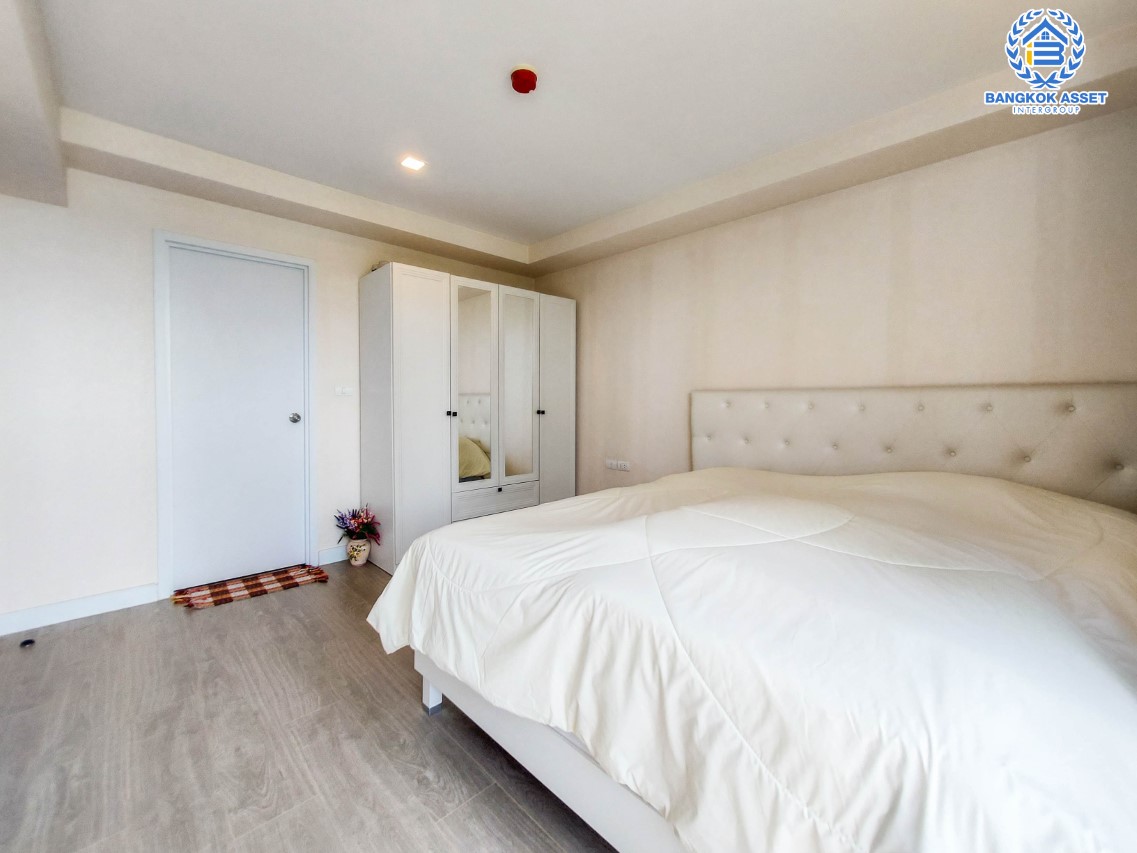 คอนโดมิเนียมมือสอง โครงการ เมโทรลักซ์ ริเวอร์ฟร้อนท์ รัตนาธิเบศร์ พื้นที่ใช้สอย 67.43 ตร.ว. ฟังก์ชัน 2 ห้องนอน 2 ห้องน้ำ ฟรี! เครื่องปรับอากาศ 3 เครื่อง ภายในสวยพร้อมเข้าอยู่ สิ่งอำนวยความสะดวกครบครัน ตั้งบนทำเลดี เชื่อมต่อถนนรัตนาธิเบศร์, ถนนราชพฤกษ์ ใกล้รถไฟฟ้าสายสีม่วง "สถานีไทรม้า" และจุดขึ้นทางด่วน "งามวงศ์วาน"